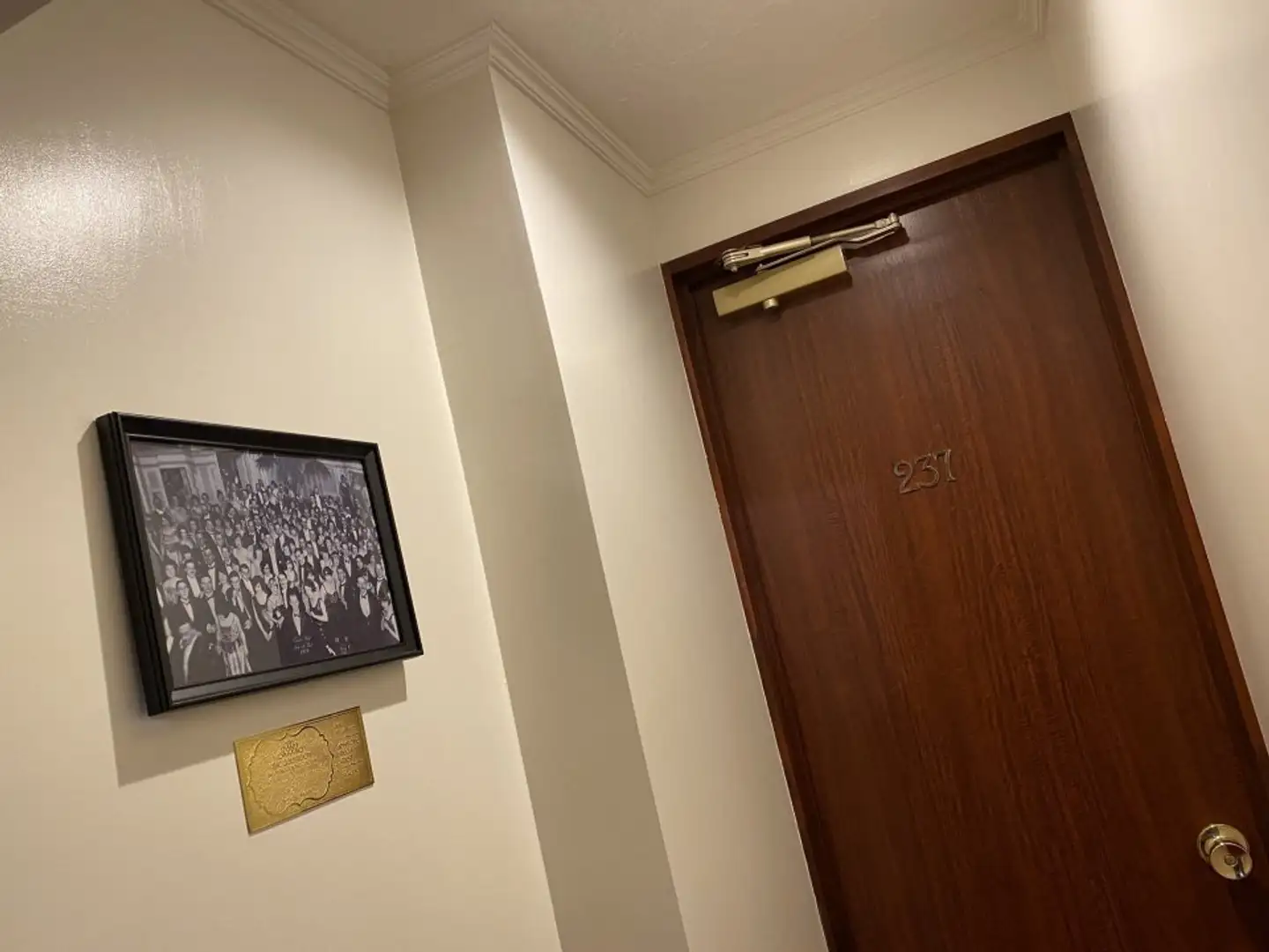 これは絶叫不可避...　客が悲鳴をあげまくる「シャイニング」すぎるトイレに反響「心臓に悪い」