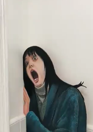 これは絶叫不可避...　客が悲鳴をあげまくる「シャイニング」すぎるトイレに反響「心臓に悪い」