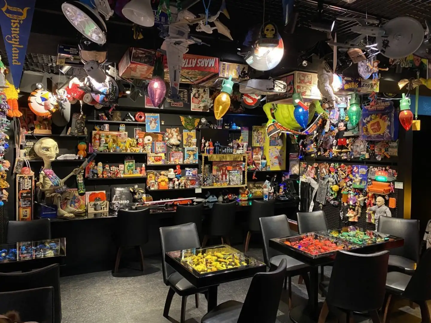 これは絶叫不可避...　客が悲鳴をあげまくる「シャイニング」すぎるトイレに反響「心臓に悪い」