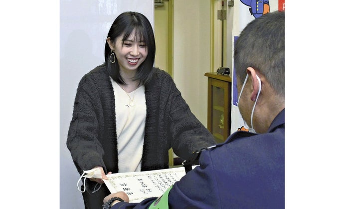 スリッパの高齢女性、信号待ちの車のドア開けようと…夜勤明けの看護師が走り寄る : 社会 : ニュース : 読売新聞オンライン