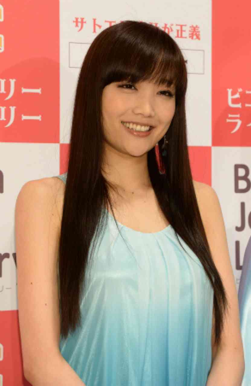 「感じ悪い」「女優気取り」佐藤江梨子に批判 芸人のネタに無表情で「トラウマがある」と明かす | リアルライブ