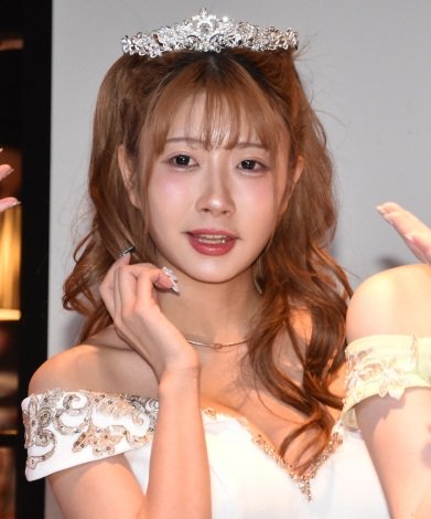 業界初の“キャバ嬢アイドルグループ”が誕生 元グラドルら7人組 明日花キララが審査委員長