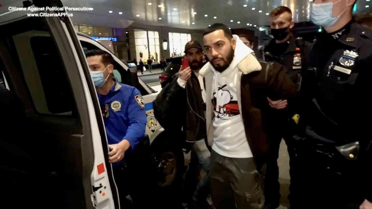 Decorated Army Veteran and Others ARRESTED by NYPD in The Cheesecake Factory after REFUSAL TO SHOW PROOF OF VACCINATION! Intense VIDEOS, MUST Watch!! -