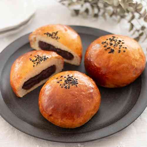 お腹が空いたらかじっちゃいそう！　おいしそうすぎる「巨大あんぱんポシェット」に反響