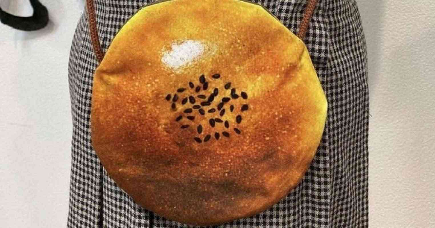 お腹が空いたらかじっちゃいそう！　おいしそうすぎる「巨大あんぱんポシェット」に反響｜Jタウンネット