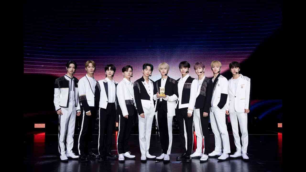 【JO1】「2021MAMA」の舞台でオシャレな魅力を見せる地上系の赤ちゃん男神たち - YouTube