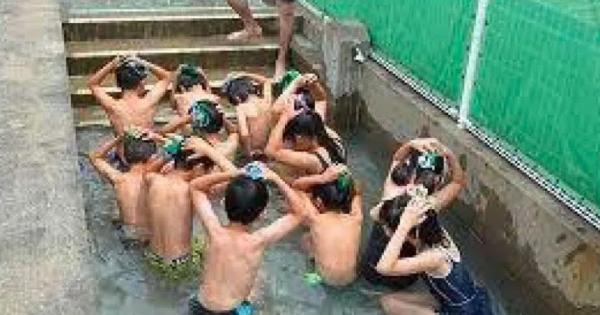 みんなプールで修行僧に？　“小学生あるある”「地獄のシャワー」の苦い思い出