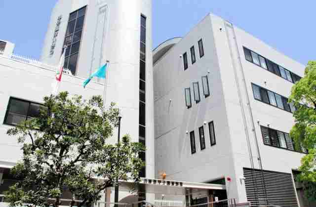 女子大学生が集合住宅敷地内で死亡　１６階手すりによじ登った跡、転落死か　家族「思い当たる節がない」｜事件・事故｜神戸新聞NEXT