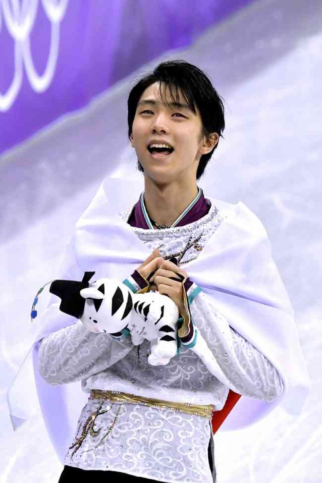 羽生結弦選手の“超美麗ポストカードブック”発売へ！　初公開カット含む全60枚を収録（クランクイン！） - Yahoo!ニュース