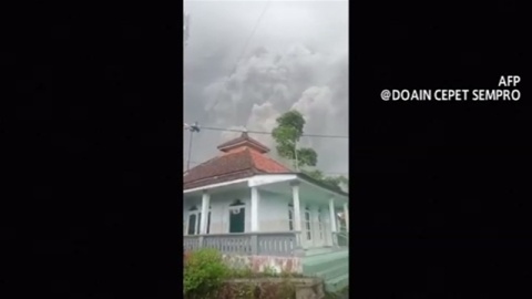 インドネシアで火山が大規模噴火、１４人死亡 およそ５０人負傷（TBS系（JNN）） - Yahoo!ニュース