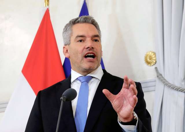 オーストリア新首相に元軍人、移民に厳格姿勢　与党党首・首相辞任で（朝日新聞デジタル） - Yahoo!ニュース