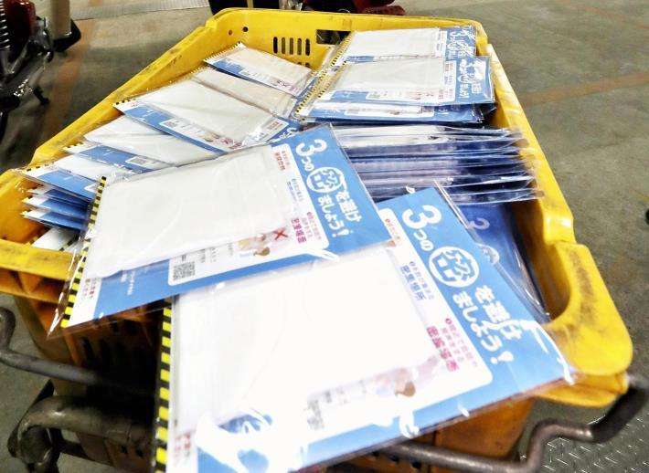 「アベノマスク」希望者に配布へ…在庫８２００万枚、保管費用が問題に : 政治 : ニュース : 読売新聞オンライン