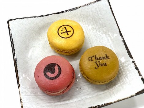 結婚発表の坂本昌行から記念品とメッセージカード らしさ全開デザイン