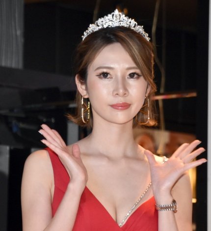 業界初の“キャバ嬢アイドルグループ”が誕生 元グラドルら7人組 明日花キララが審査委員長