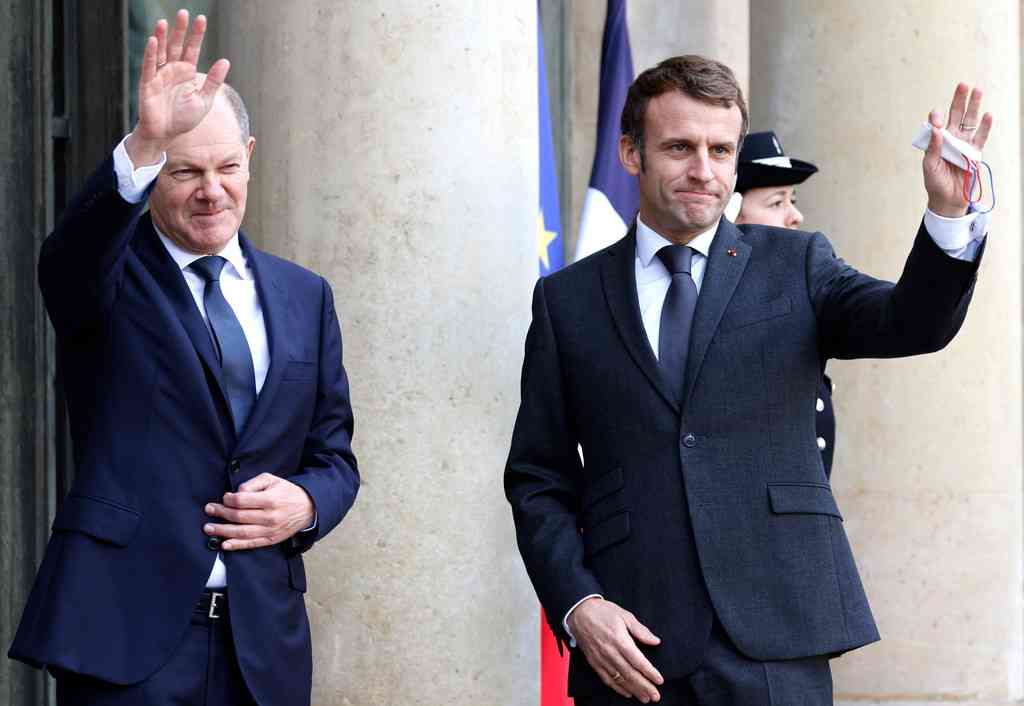 ショルツ独新首相、マクロン仏大統領と初会談　親密関係アピール（時事通信） - Yahoo!ニュース