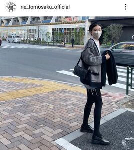 ともさかりえ、超ミニの私服で42歳の美脚を公開「ほっそ～い」「真っ直ぐで綺麗な足」