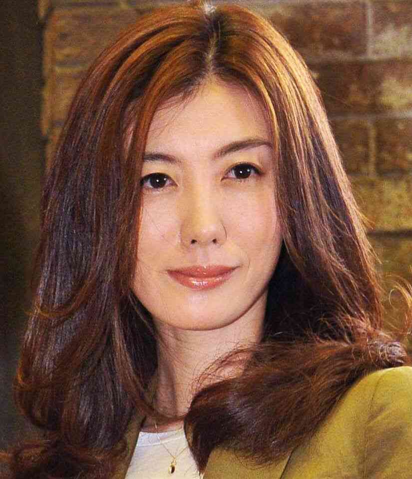 ともさかりえ、超ミニの私服で42歳の美脚を公開「ほっそ～い」「真っ直ぐで綺麗な足」