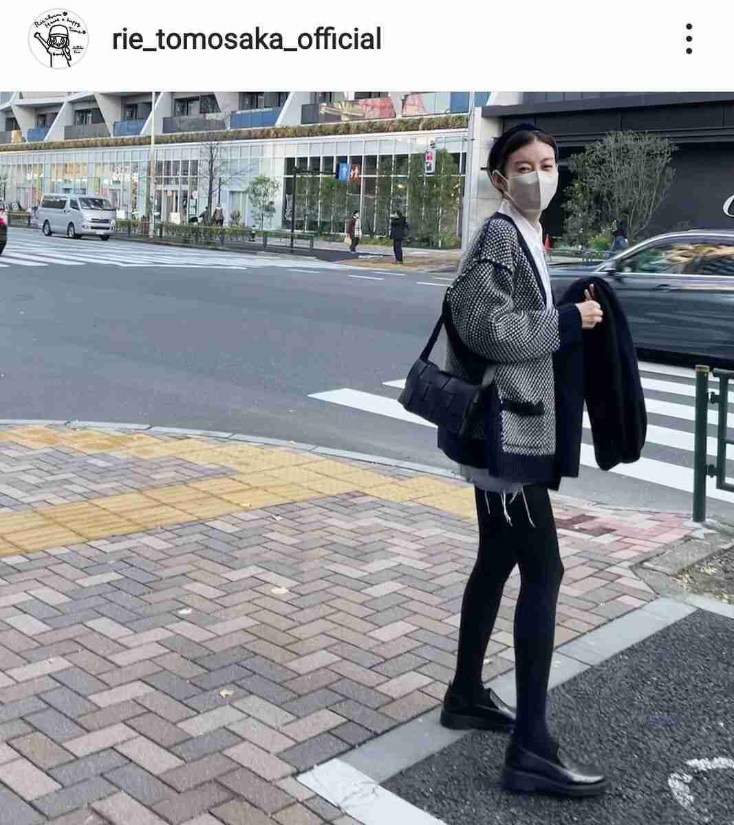 ともさかりえ、超ミニの私服で４２歳の美脚を公開「ほっそ～い」「真っ直ぐで綺麗な足」 : スポーツ報知
