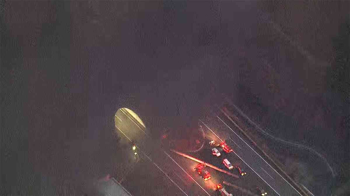 愛知・新東名トンネルで車衝 突炎上　帰省ラッシュ直撃 一部通行止め