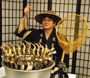 藤井竜王　「くいだおれ太郎」風衣装で撮影「ハハハハ…無になってやりました」