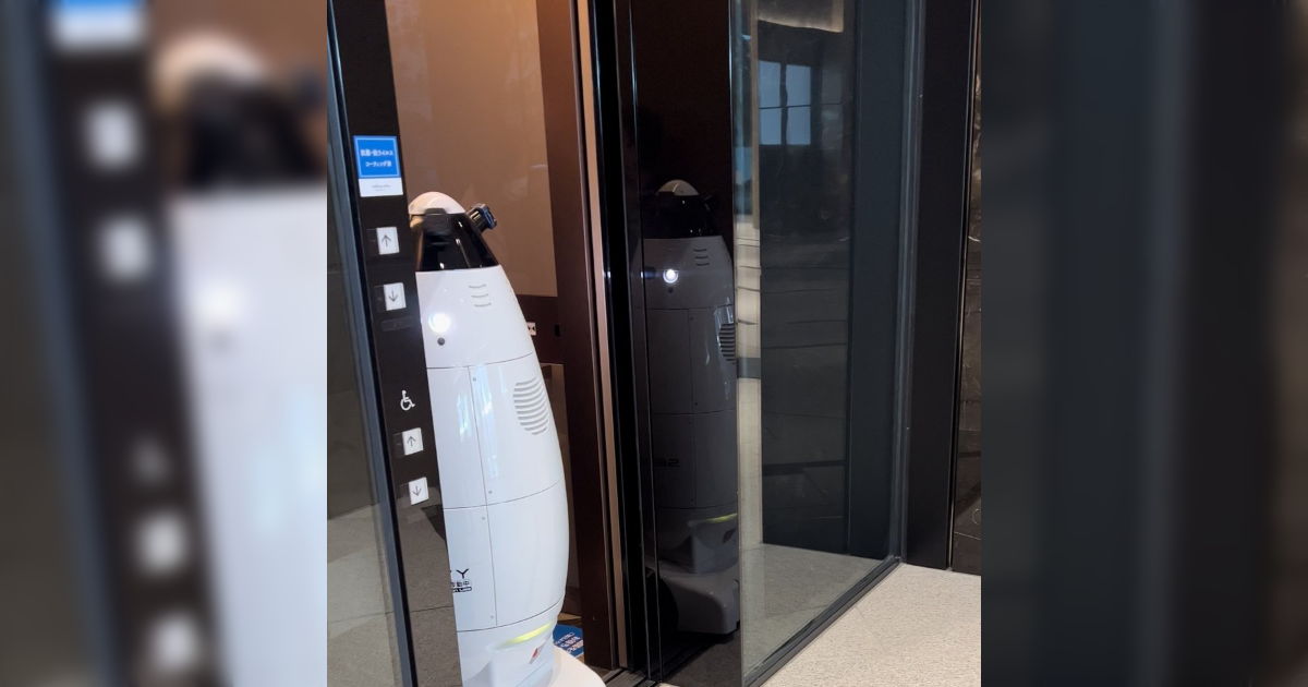 ”暴走するロボットがエレベータを通せんぼしてしまった”件についてのロボット会社からの説明と謝罪 - Togetter