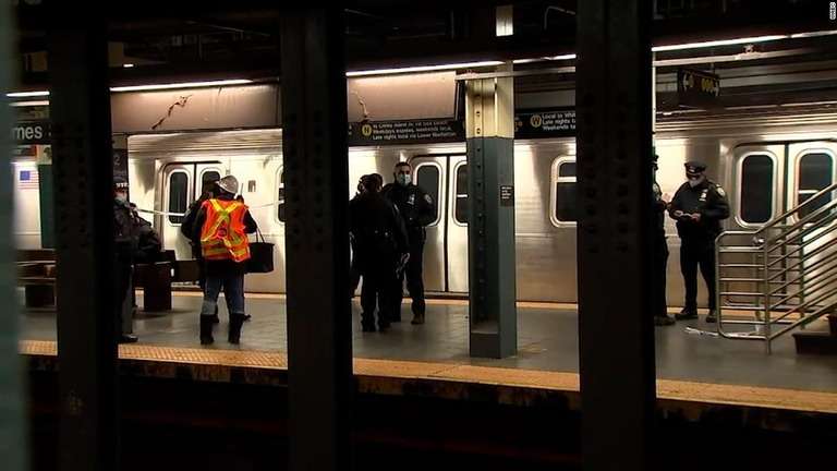 CNN.co.jp : アジア系女性、接近の地下鉄車両に押し出され死亡　米ＮＹ市