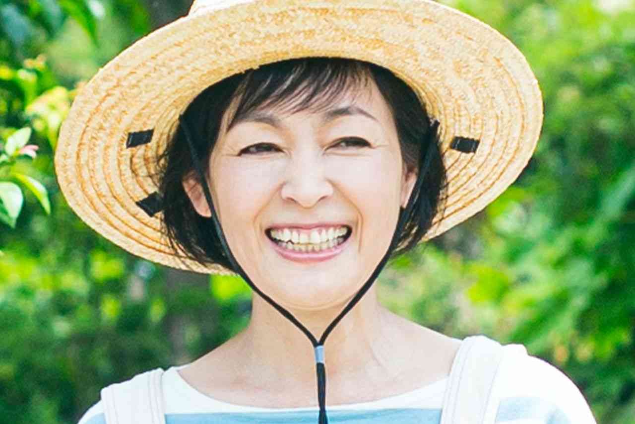 財前直見、大分移住生活15年！3600坪の畑と山の農作業で芽生えた「もったいない精神」 | 週刊女性PRIME