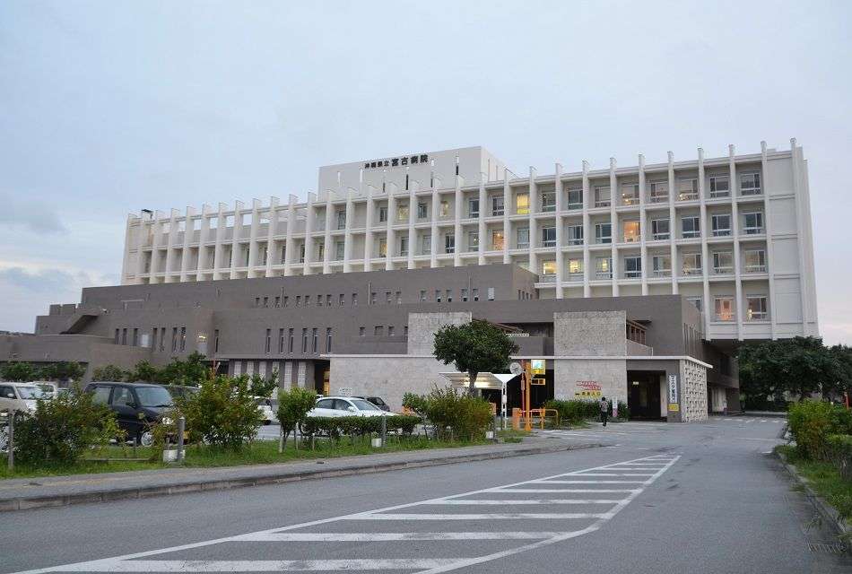 「スタッフが足りないのは深刻な状況だ」医療従事者の欠勤、最多313人に　沖縄 | 沖縄タイムス＋プラス　ニュース | 沖縄タイムス＋プラス