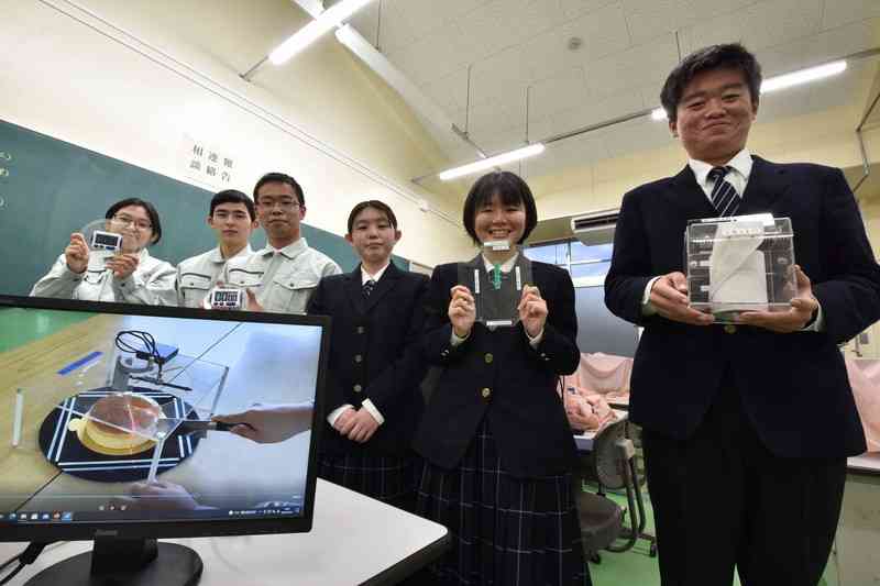ケーキを均等に切る装置、高校生が発明　きっかけは家での争奪戦