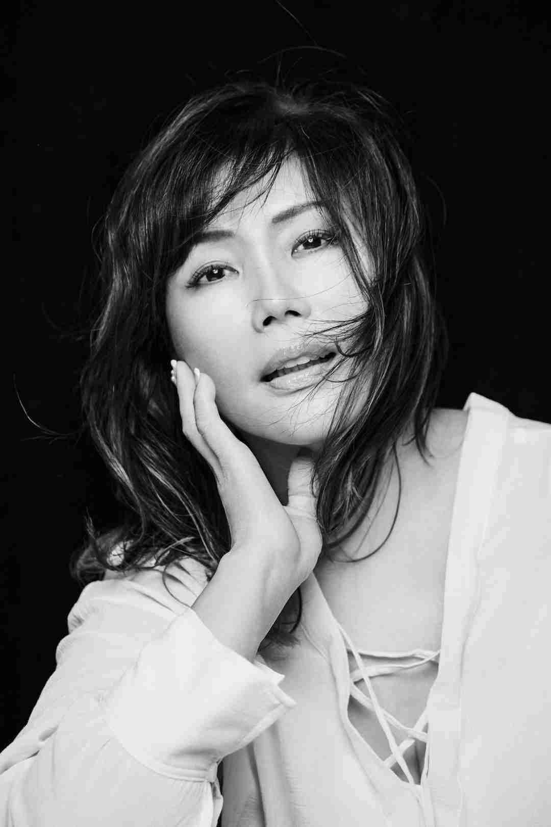 小川菜摘の“アラ還あるある”がおもしろい！美と健康の秘訣は「浜田雅功との夫婦漫才」