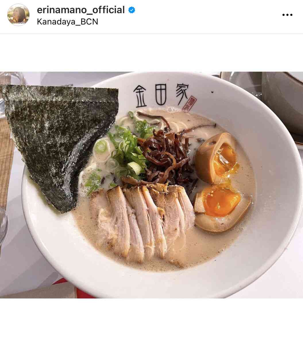 真野恵里菜、バルセロナの本格とんこつラーメンを笑顔で紹介「食べる前からマスクしてても分かる笑顔」