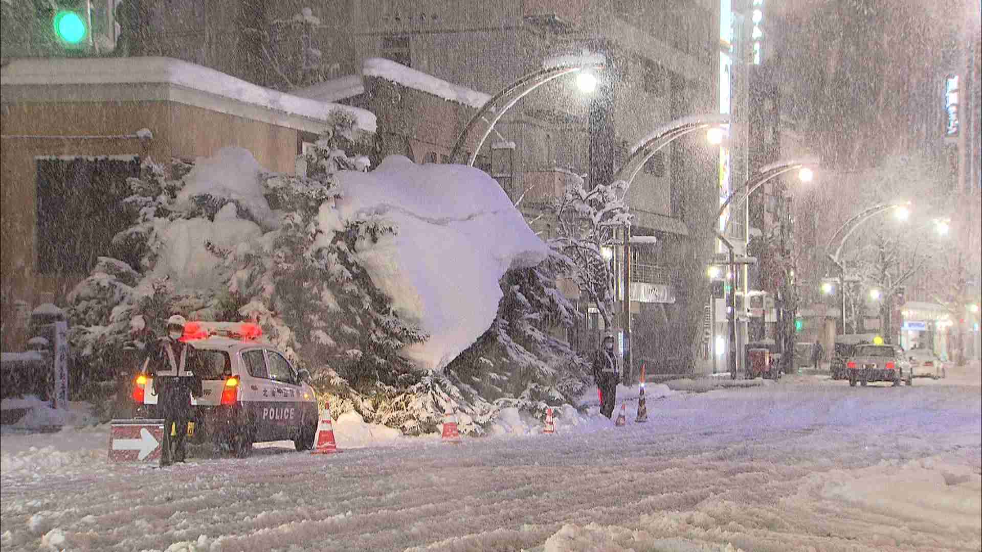 暴風雪の北海道 中札内77cm 札幌28cm 停電3400戸 避難所を開設予定も JR