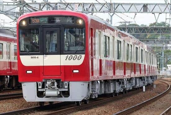 「どう見ても危ない」品川ホームで撮り鉄暴走　集団脚立に肩車まで...京急が苦言「マナー守って」: J-CAST ニュース【全文表示】