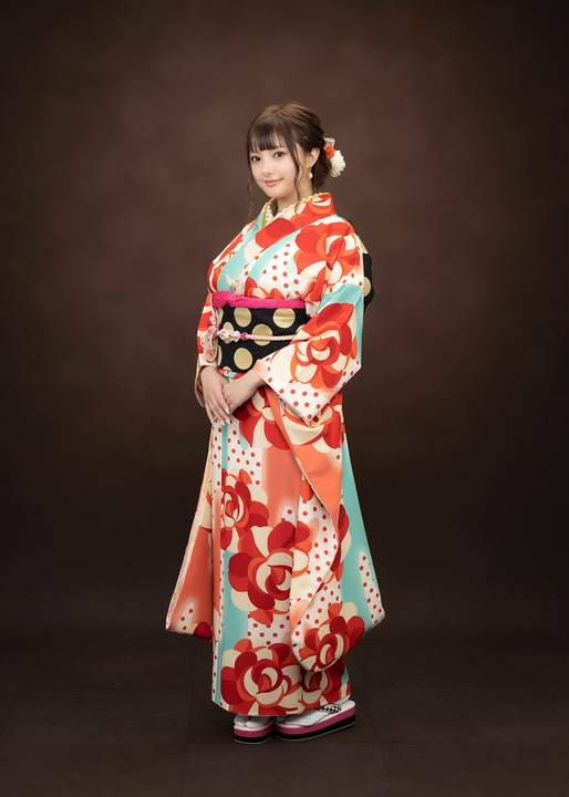 安斉かれん:念願の晴れ着姿を披露 「今年も安斉家をよろしくお願いいたします」
