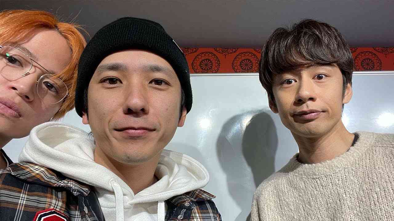 緊急生配信！ただ今297万人です - YouTube