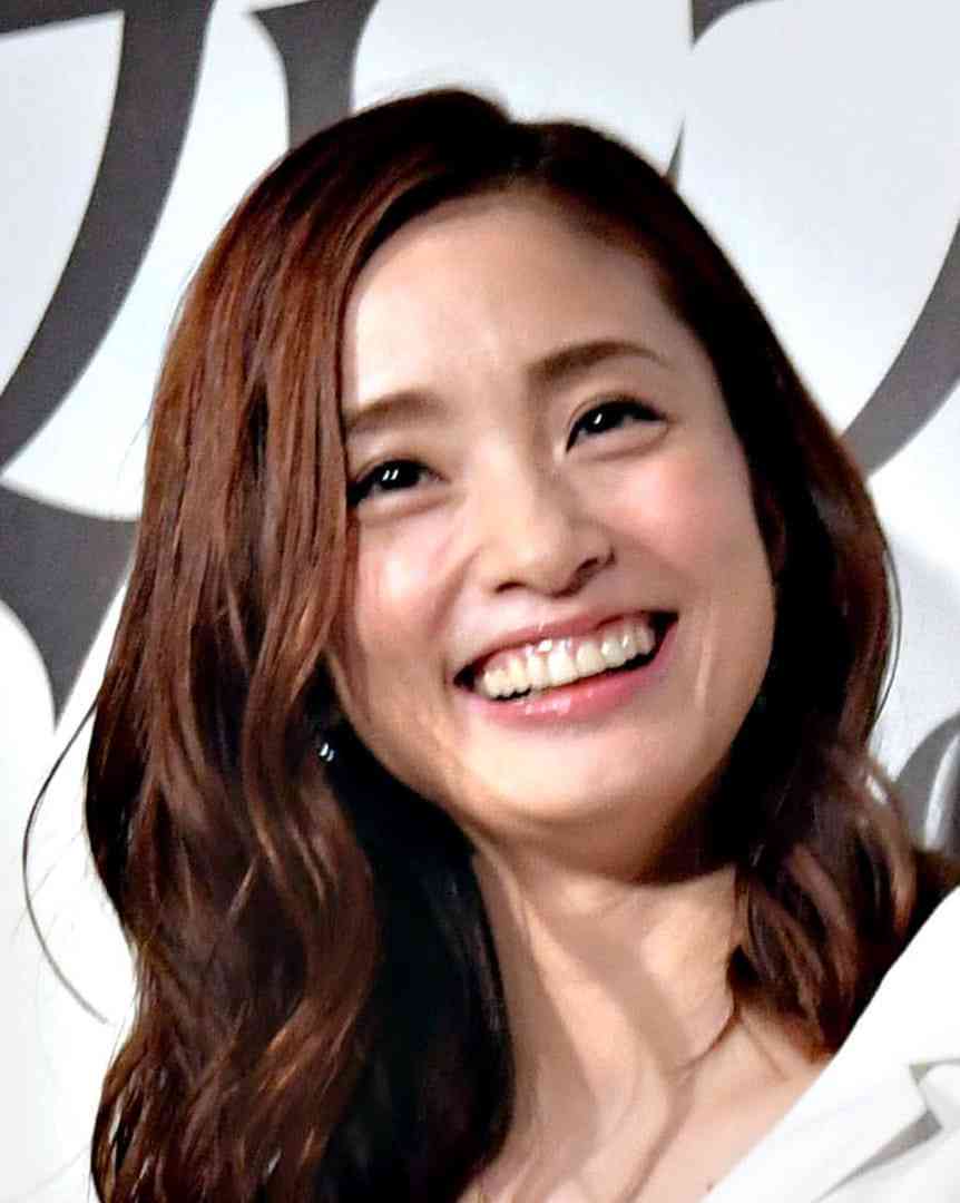 上戸彩が夫・HIROの“プレゼント癖”明かす「クリスマスも何個ももらった」