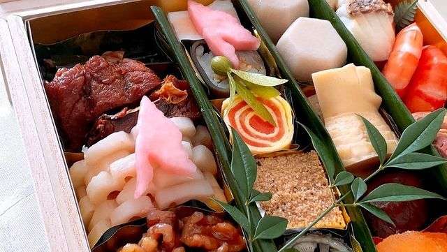 渡辺美奈代が手作りの豪華お節を披露 黒豆は金箔添え「とてもオシャレ」「綺麗です」