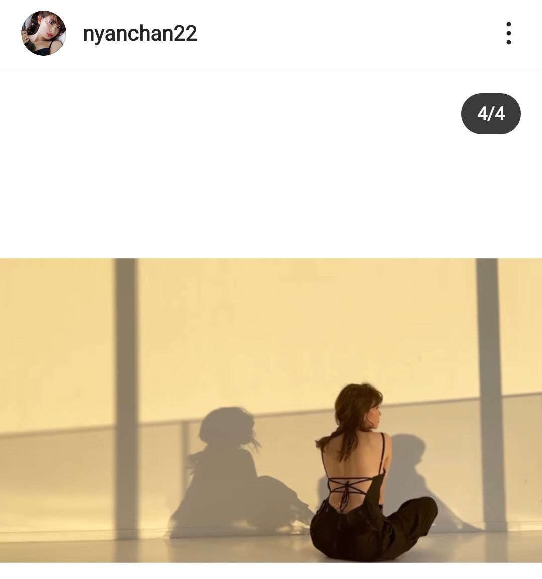 小嶋陽菜、春色ドレス＆背中全開ショットに絶賛の嵐「ウルトラきれい」「美しさの限界突破」
