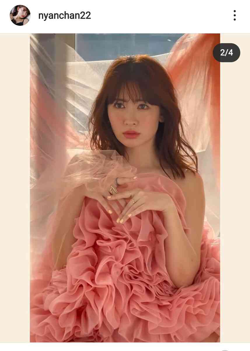 小嶋陽菜、春色ドレス＆背中全開ショットに絶賛の嵐「ウルトラきれい」「美しさの限界突破」