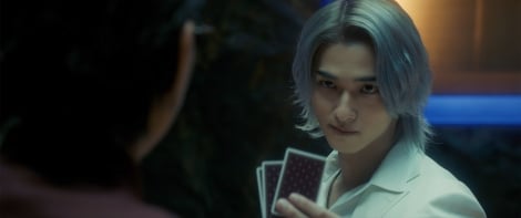 横浜流星、すべてが謎に満ちた斑目貘の正体に迫る『嘘喰い』キャラクター動画