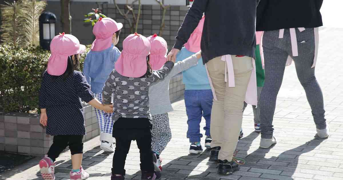 新型コロナ: 保育所の休園、最多の327カ所　感染急拡大で: 日本経済新聞