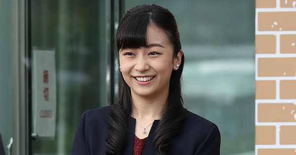 佳子さま“私も愛に生きる”宣言？結婚後も“眞子さん賛美”を続ける理由 | 女性自身