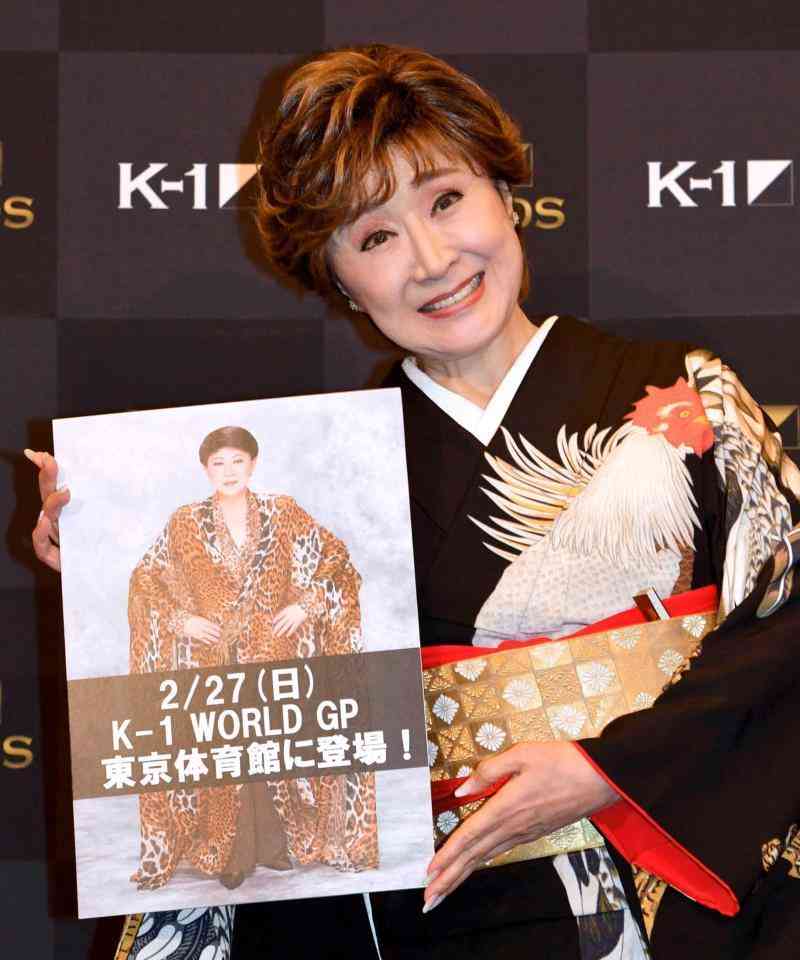 美川憲一がK-1ラウンドガールに！　小林幸子ビックリ