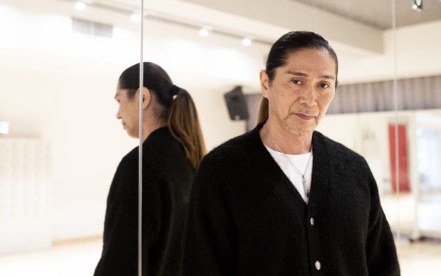 15歳から踊り続け…還暦を迎えたTRFダンサーSAMは“老い”とどう向き合うのか「70に向けてそろそろ髪を切りたい」