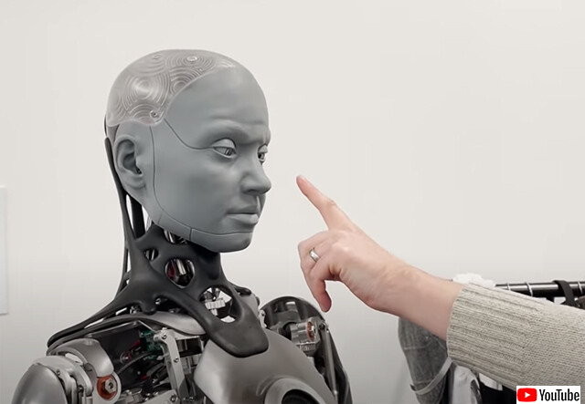 怒ってます。ヒューマノイドロボットの鼻に指を押し付けた時の反応が人間じみていた : カラパイア