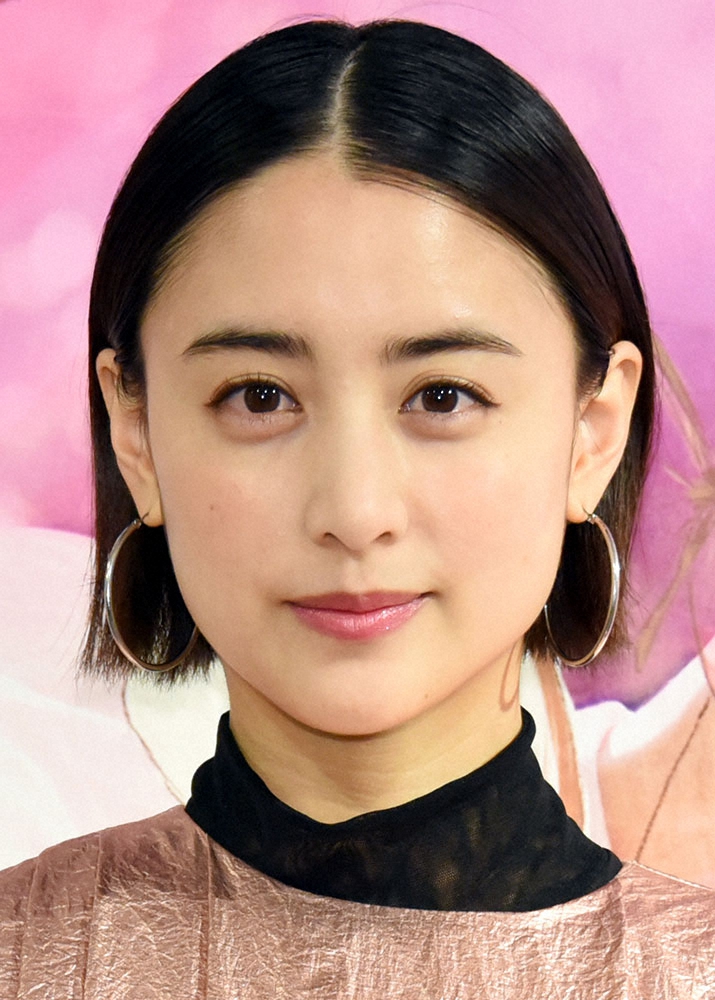 山本美月「猫アレルギーなのに」メガネ姿で猫とツーショット、「対策万全で」に気遣う声と「可愛い」反響― スポニチ Sponichi Annex 芸能