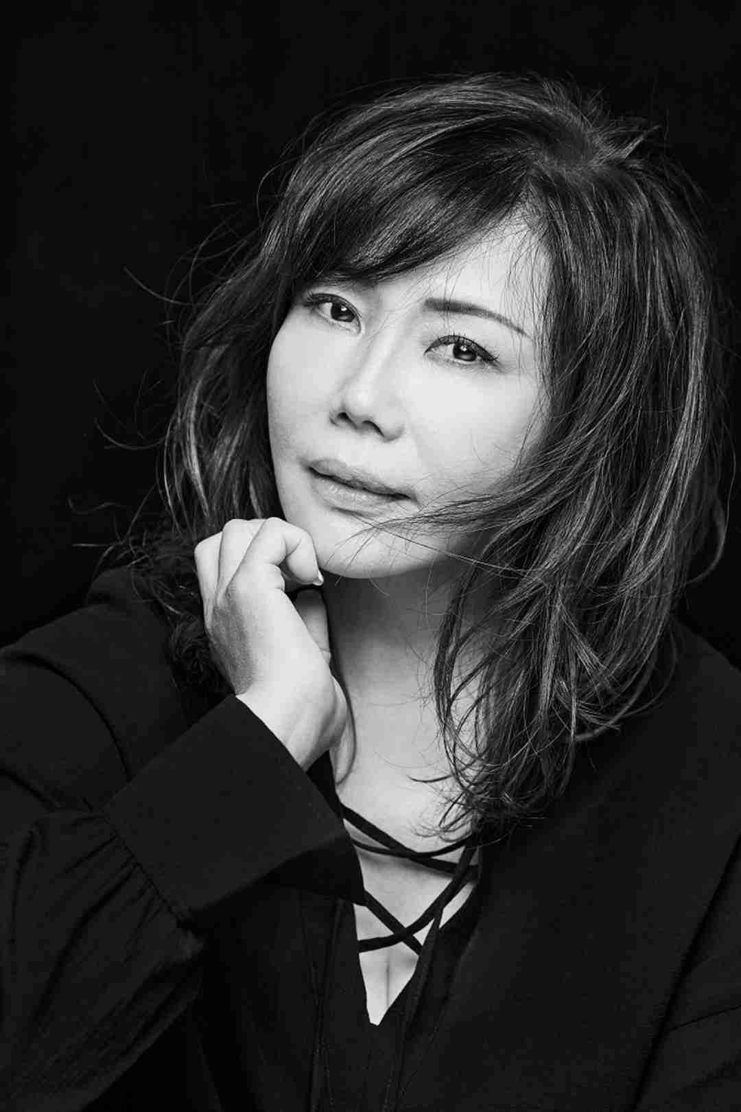 小川菜摘の“アラ還あるある”がおもしろい！美と健康の秘訣は「浜田雅功との夫婦漫才」