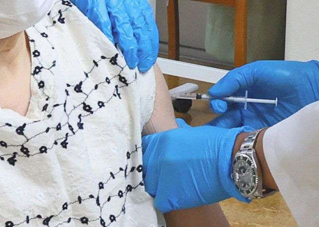 コロナワクチンの3回目接種、政府が高齢者に前倒し実施へ　気になる副反応は？オミクロン株への効果は？：東京新聞 TOKYO Web