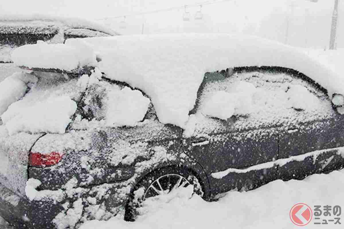 走行中、急に「前が見えない！怖い！」 雪乗せ車による「雪爆弾」が危ない！ 寒冷地域の一部では規定あり | くるまのニュース