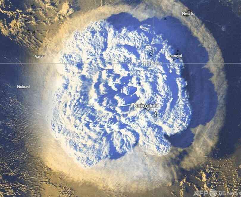 トンガ火山、英女性の遺体発見　噴火後の衛星写真では陸地が消滅